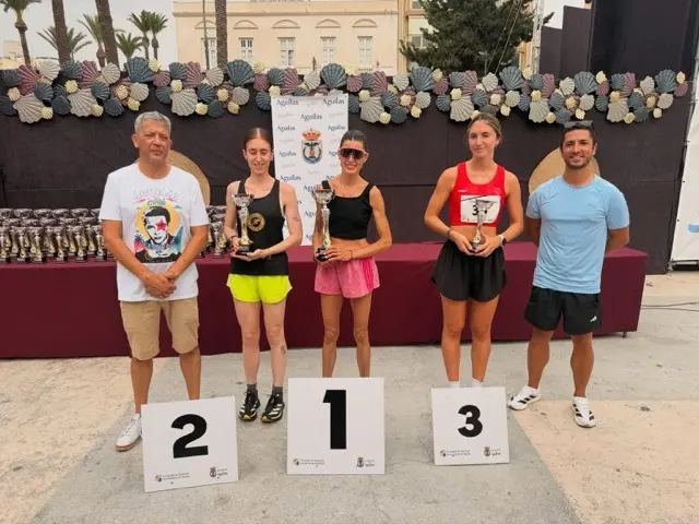 Podio femenino Carrera &Aacute;guilas