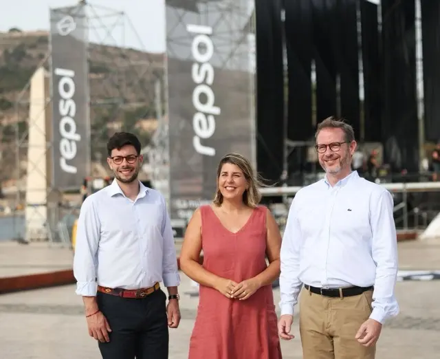 Rafael Quesada, director Repsol Cartagena y Noelia Arroyo, alcaldesa de Cartagena