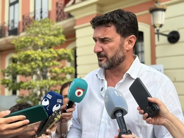GINÉS RUIZ CANUTAZO PUERTA AYUNTAMIENTO