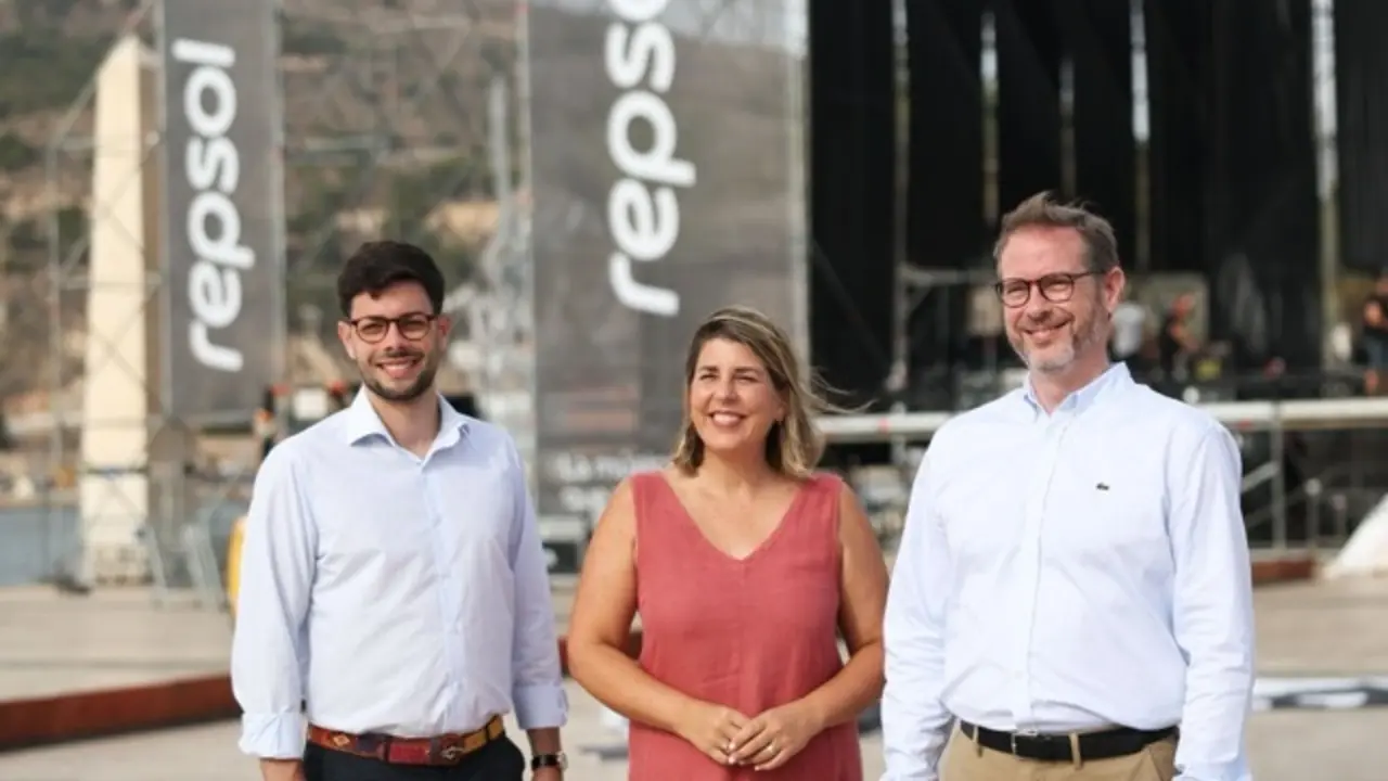 Rafael Quesada, director Repsol Cartagena y Noelia Arroyo, alcaldesa de Cartagena
