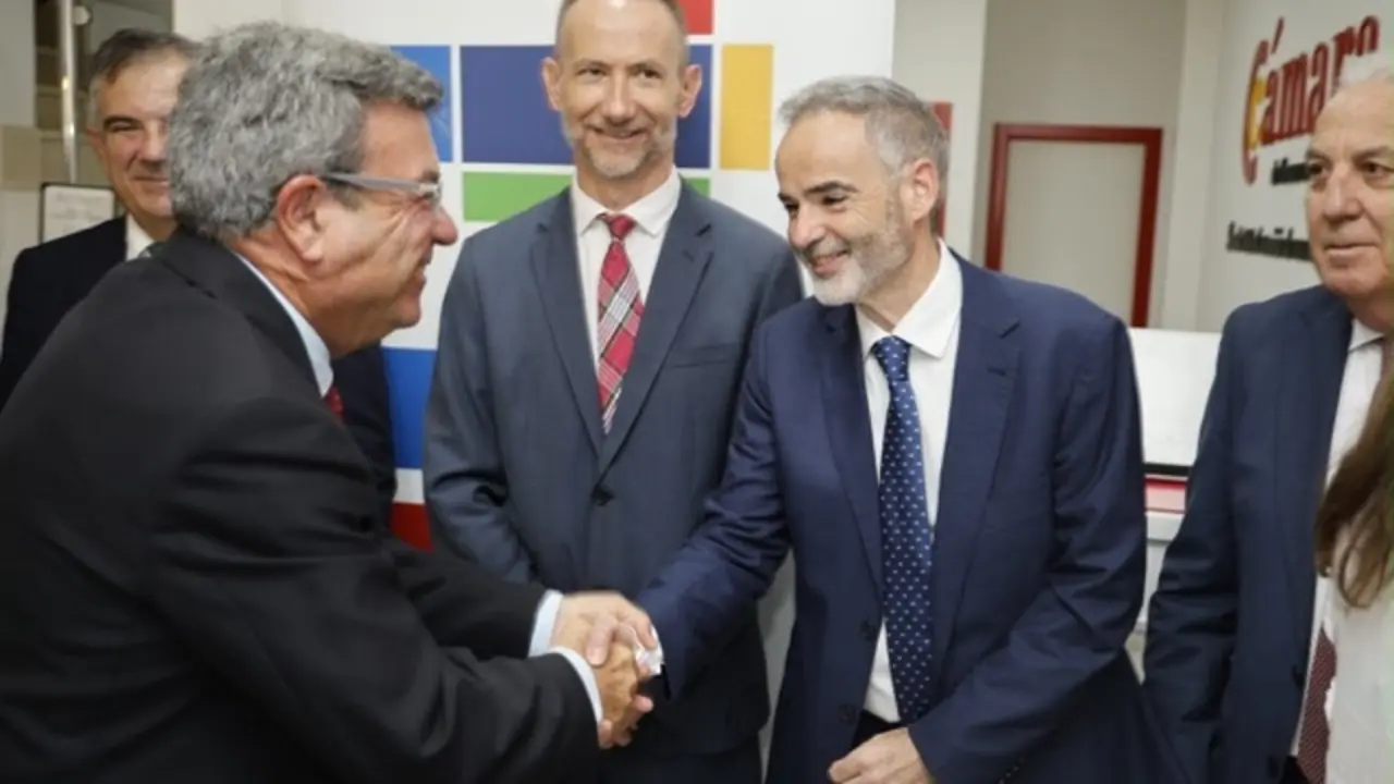 El rector a su llegada a la jornada
