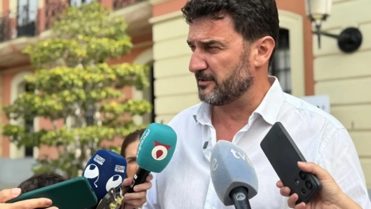 GINÉS RUIZ CANUTAZO PUERTA AYUNTAMIENTO