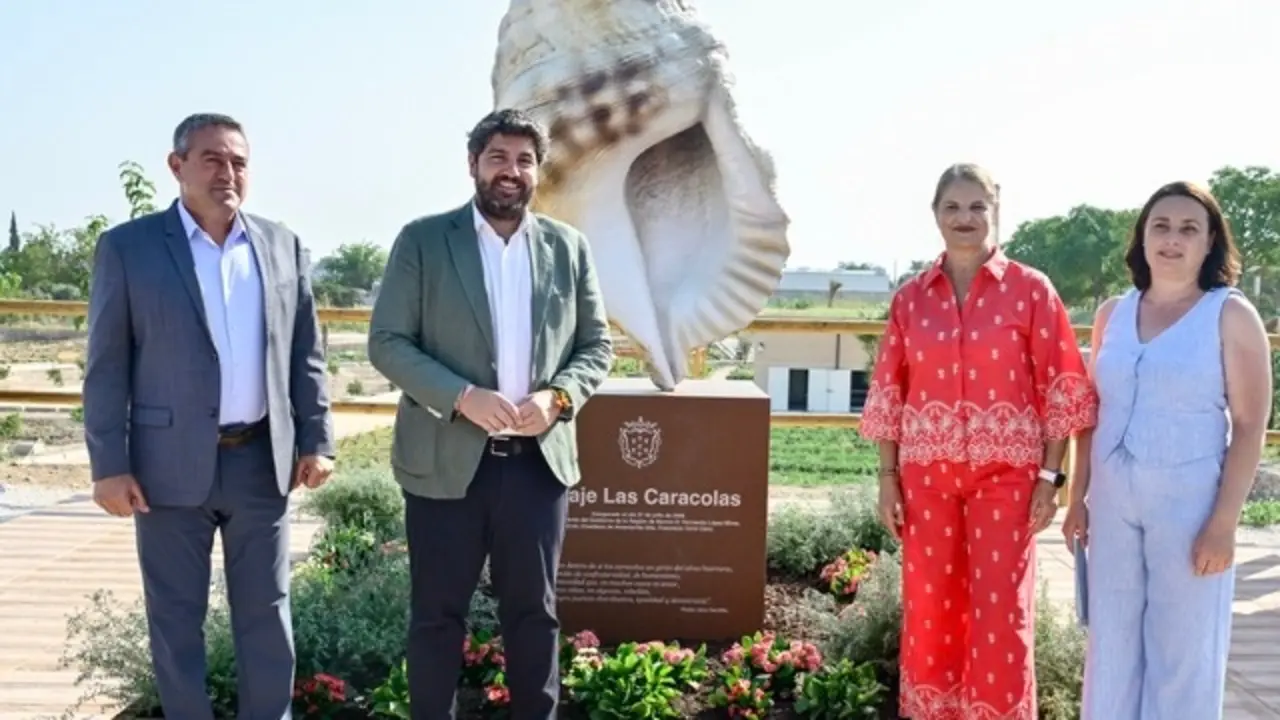 El presidente de la Comunidad, Fernando L&oacute;pez Miras, junto a la alcaldesa de Alcantarilla, Francisca Terol,  inaugura el tanque de tormentas Paraje Las Caracolas.